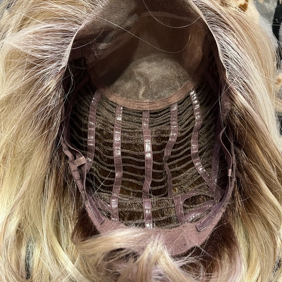 EUC/NEW Envy Charlotte Wig  Vanilla Lush Bob - Picture 8 of 11